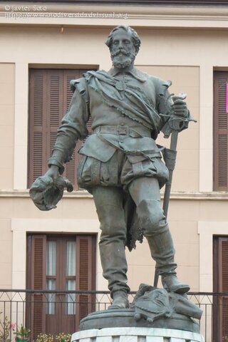 MIGUEL LOPEZ DE LEGAZPI ESTATUA JARRI