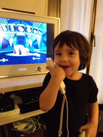 Jugant a la WII (Rayo McQueen FIUUUUUUUUUU)