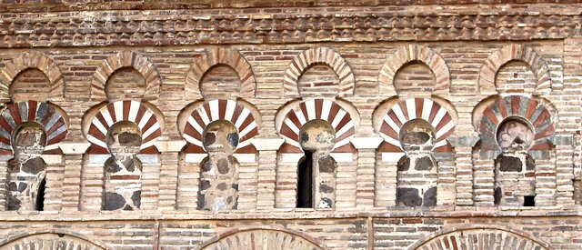 Musulmanei laguntza eskaera.