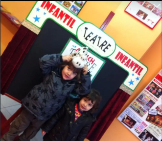 Jo i la meva cosina al teatre