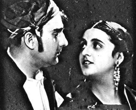 Antzerki konpainian sartu zen