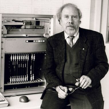 Niklaus Wirth crea Pascal