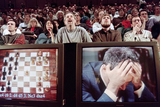 7. Deep Blue da IBM supera Kasparov (1997)
