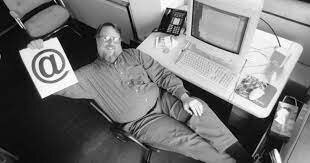 Envío del primer correo electrónico por Ray Tomlinson.