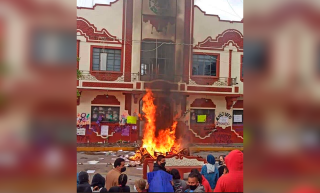 Queman ayuntamiento de Progreso