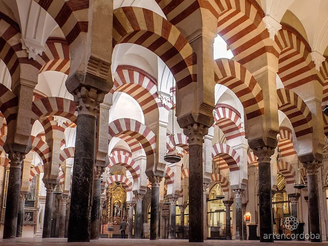 Comienza la construcción de la mezquita de Córdoba