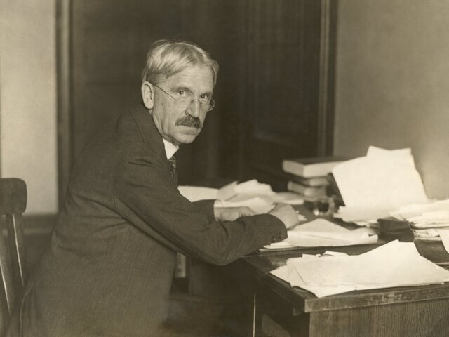 Dewey is elected president of the American Psychological Associatation