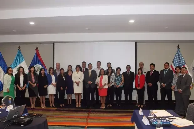 Creación de centros regionales.