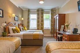 Camas entre hoteles y pensiones