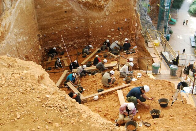 Datación de los restos más antiguos de Europa en la Península, Atapuerca, Burgos. 800.000 a.C