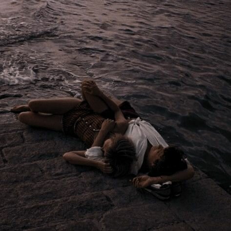 Cady sees her cousins and Gat again