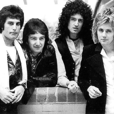 Timeline: HISTORIA DE QEEN