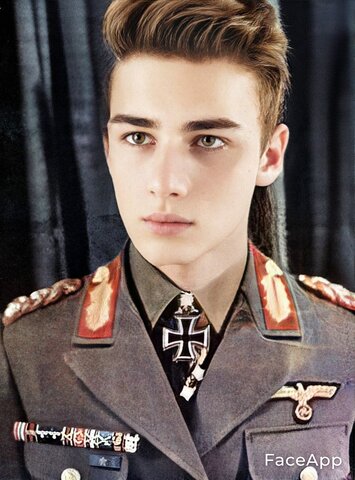 Alexen Hitler dirige al ejercito Alemán a Moscú