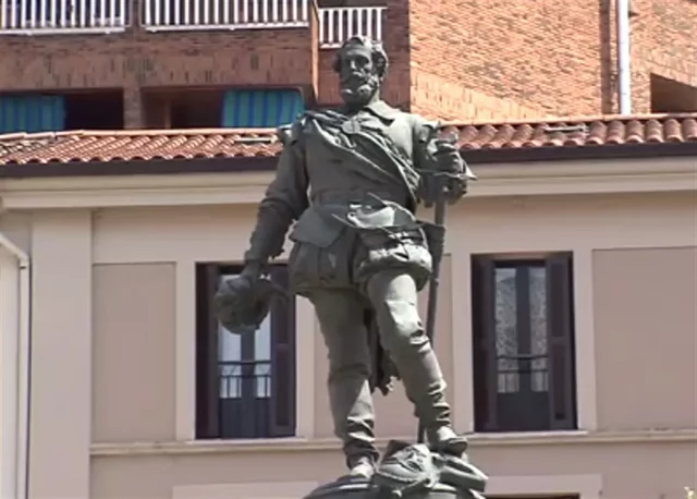 MIGUEL LOPEZ DE LEGAZPI ESTATUA JARRI