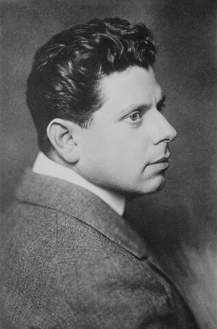 Max Reinhardt Brings Style