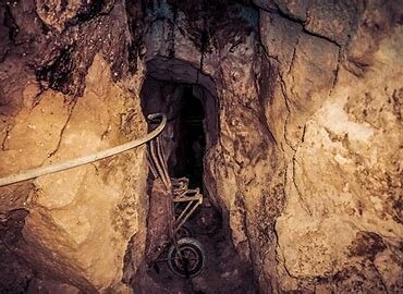 The exploitation of the silver mines of Potosí (Bolivia) begins