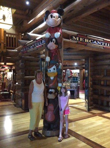 Je suis allé à Disney pour mon anniversaire, l'anniversaire de ma mere, et l'aniversaire de ma tante.