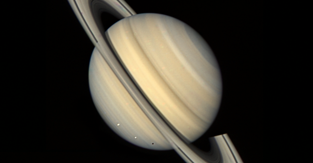 Voyager 2 troba Saturn