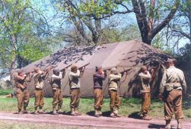 U.S. recruits Sunni tribe members to help fight al-queda