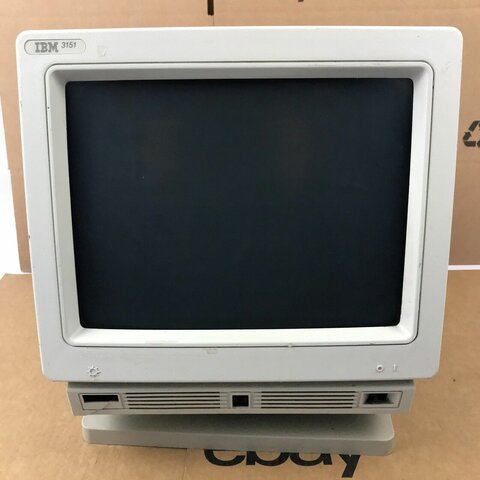 Se instala la primera computadora de apoyo admirativo en la UNAM.