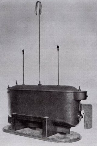 EN EL AÑO 1898 PRESENTO SU RADIOCONTROL REMOTO.