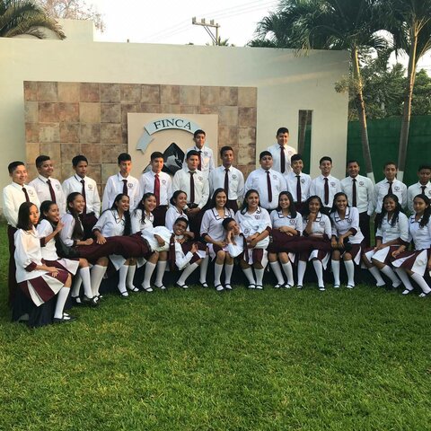 Concluí estudios de la secundaria