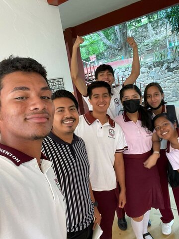 Inicié mis estudios de la preparatoria