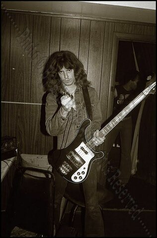 Cliff Burton toca su primer show