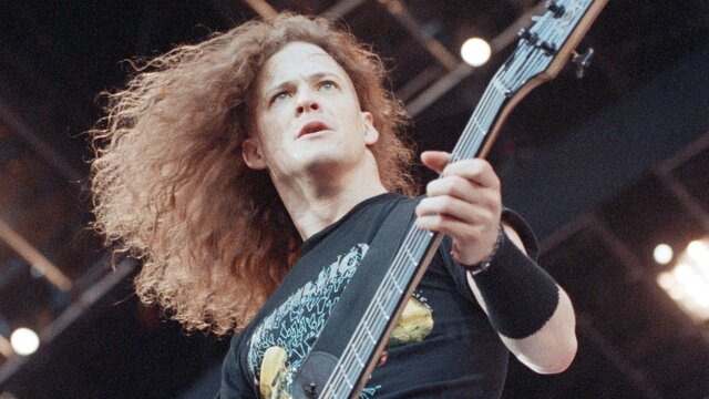Jason Newsted deja la banda.