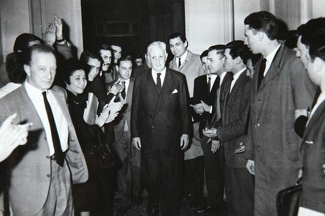 Frondizi es derrocado