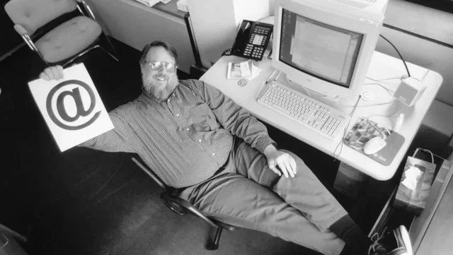 Es enviado el primer e-mail