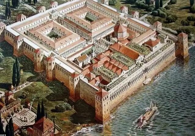 Costruzione del Palazzo Diocleziano