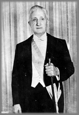 Asume la Presidencia Arturo Umberto Illia