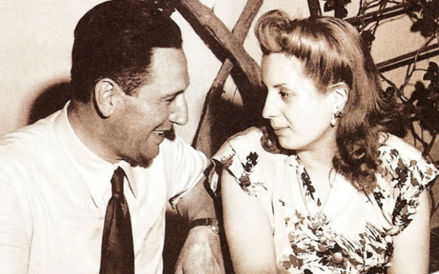Perón conoce a Eva Duarte.