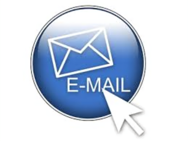 1971. Se envia el primer email. Fue enviado por Ray Tomlinson y el destinatario fue el mismo