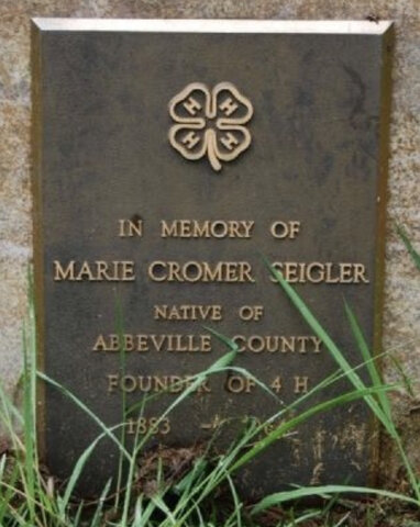 President Dwight D. Eisenhower Honors Marie Seigler as a Founder of 4-H