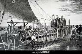 Comienzo de las comunicaciones transatlánticas.