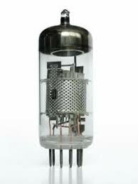 Ordenadores construidos con válvulas de vacío