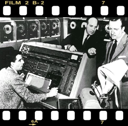 ARPANET primera red que conecta cuatro ordenadores