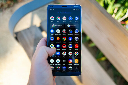 Arquitecturas paralelas con múltiples procesadores trabajando al mismo tiempo y auge de dispositivos móviles