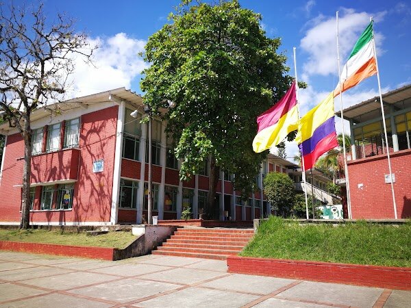 Nueva ciudad, Nuevo colegio