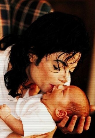 Jackson marries Debbie Rowe.