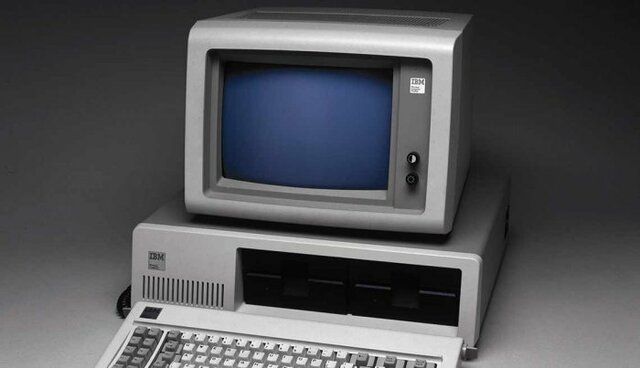 IBM lanza el primer computador personal