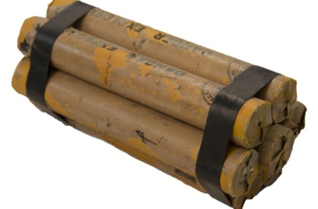 Alfred Nobel inventa la dinamita.