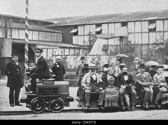 Primer tranvía eléctrico en Berlín por Werner Von Siemens.