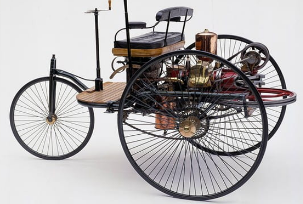 Primeros automóviles alemanes Benz con motor de explosión.