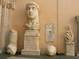 RITRATTI COLOSALLI DI COSTANTINO