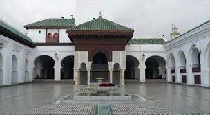 PRIMERA UNIVERSIDAD DEL MUNDO