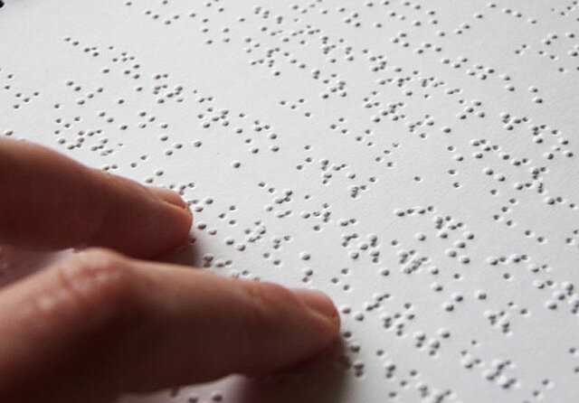 El primer libro en Braille