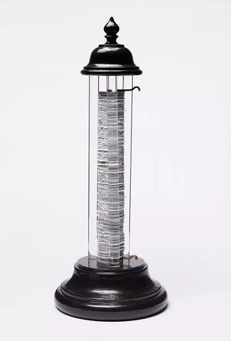 Alessandro Volta inventa la pila voltaica.